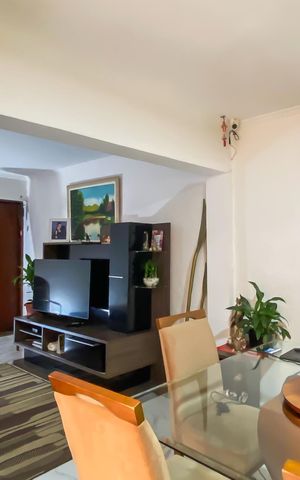 Casa à venda com 315m², 2 quartos e 2 vagas Casa à venda com 315m², 2 quartos e 2 vagasSala