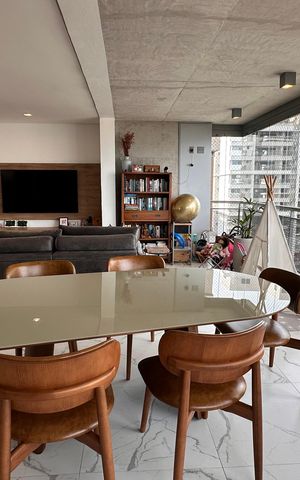 Apartamento à venda com 167m², 3 quartos e 3 vagas Apartamento à venda com 167m², 3 quartos e 3 vagasVaranda da Sala
