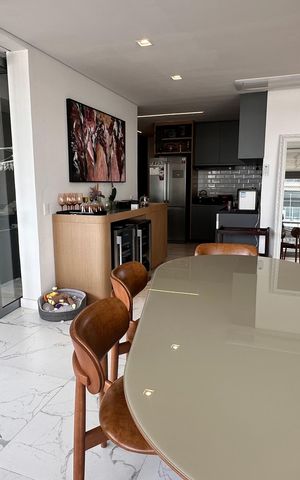 Apartamento à venda com 167m², 3 quartos e 3 vagas Apartamento à venda com 167m², 3 quartos e 3 vagasVaranda da Sala