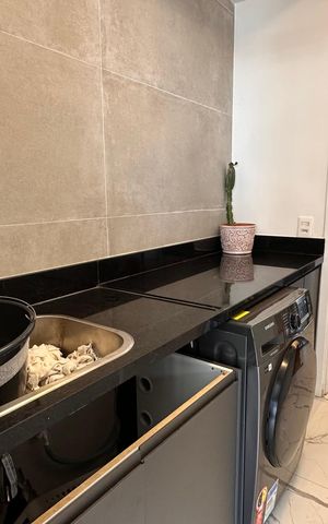Apartamento à venda com 167m², 3 quartos e 3 vagas Apartamento à venda com 167m², 3 quartos e 3 vagasÁrea de serviço