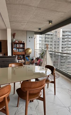 Apartamento à venda com 167m², 3 quartos e 3 vagas Apartamento à venda com 167m², 3 quartos e 3 vagasVaranda da Sala