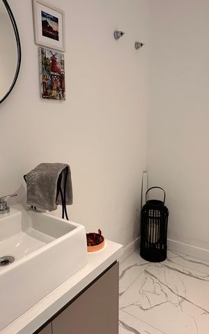 Apartamento à venda com 167m², 3 quartos e 3 vagas Apartamento à venda com 167m², 3 quartos e 3 vagasLavabo