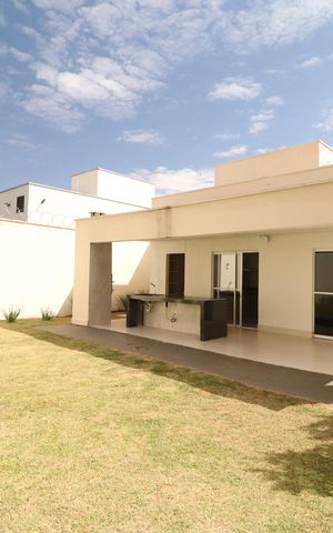 Casa para alugar com 200m², 3 quartos e 1 vagaQuintal / Jardim