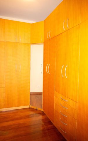 Casa para alugar com 290m², 3 quartos e 5 vagas Casa para alugar com 290m², 3 quartos e 5 vagasCloset da Suíte 3