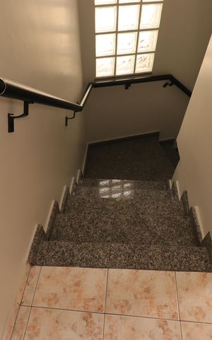 Casa para alugar com 60m², 2 quartos e sem vagaEscada da Entrada