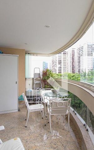 Apartamento à venda com 85m², 2 quartos e sem vaga Apartamento à venda com 85m², 2 quartos e sem vagaVaranda
