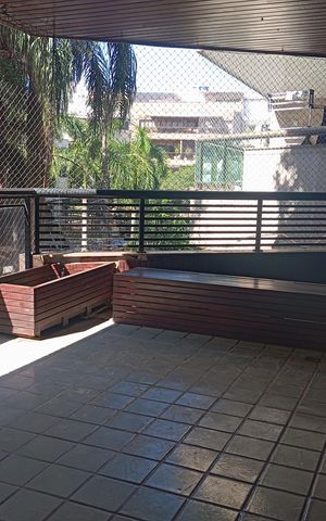 Apartamento à venda com 180m², 3 quartos e 2 vagas Apartamento à venda com 180m², 3 quartos e 2 vagasVaranda