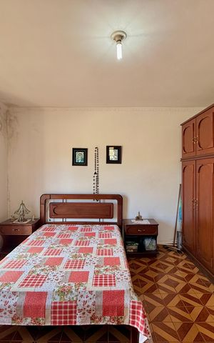 Casa à venda com 200m², 6 quartos e 3 vagas Casa à venda com 200m², 6 quartos e 3 vagasSuíte