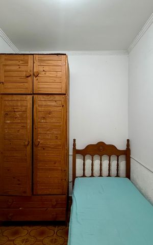Casa à venda com 200m², 6 quartos e 3 vagas Casa à venda com 200m², 6 quartos e 3 vagasQuarto 4