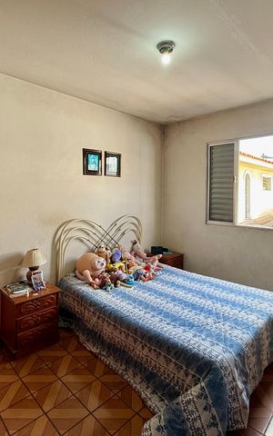 Casa à venda com 200m², 6 quartos e 3 vagas Casa à venda com 200m², 6 quartos e 3 vagasSobrado Fundos