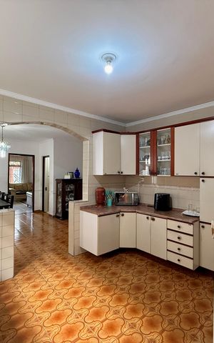 Casa à venda com 200m², 6 quartos e 3 vagas Casa à venda com 200m², 6 quartos e 3 vagasCozinha