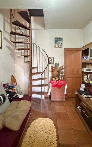 Casa à venda com 200m², 6 quartos e 3 vagas Casa à venda com 200m², 6 quartos e 3 vagasSobrado Fundos