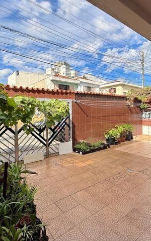 Casa à venda com 200m², 6 quartos e 3 vagas Casa à venda com 200m², 6 quartos e 3 vagasGaragem