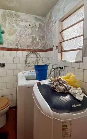 Casa à venda com 200m², 6 quartos e 3 vagas Casa à venda com 200m², 6 quartos e 3 vagasSobrado Fundos