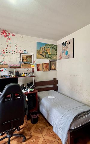 Casa à venda com 200m², 6 quartos e 3 vagas Casa à venda com 200m², 6 quartos e 3 vagasSobrado Fundos