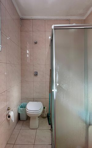 Casa à venda com 200m², 6 quartos e 3 vagas Casa à venda com 200m², 6 quartos e 3 vagasBanheiro Social