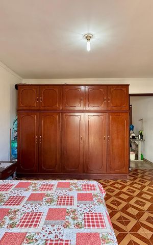 Casa à venda com 200m², 6 quartos e 3 vagas Casa à venda com 200m², 6 quartos e 3 vagasSuíte