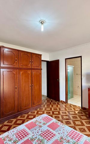 Casa à venda com 200m², 6 quartos e 3 vagas Casa à venda com 200m², 6 quartos e 3 vagasSuíte