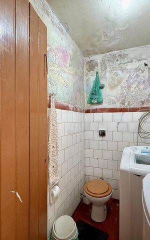 Casa à venda com 200m², 6 quartos e 3 vagas Casa à venda com 200m², 6 quartos e 3 vagasSobrado Fundos