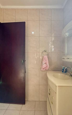 Casa à venda com 200m², 6 quartos e 3 vagas Casa à venda com 200m², 6 quartos e 3 vagasBanheiro Social