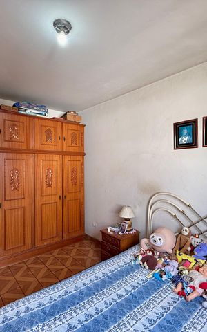 Casa à venda com 200m², 6 quartos e 3 vagas Casa à venda com 200m², 6 quartos e 3 vagasSobrado Fundos