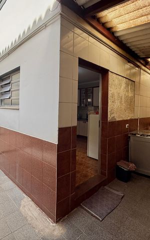 Casa à venda com 200m², 6 quartos e 3 vagas Casa à venda com 200m², 6 quartos e 3 vagasQuintal