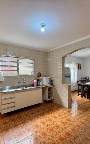 Casa à venda com 200m², 6 quartos e 3 vagas Casa à venda com 200m², 6 quartos e 3 vagasCozinha