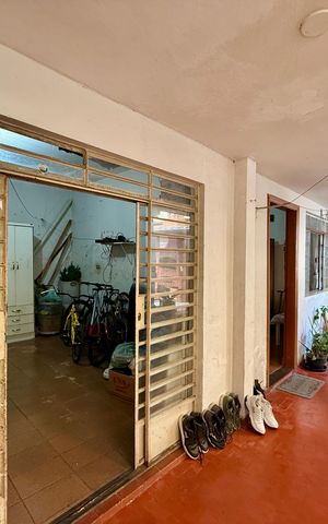 Casa à venda com 200m², 6 quartos e 3 vagas Casa à venda com 200m², 6 quartos e 3 vagasSobrado Fundos