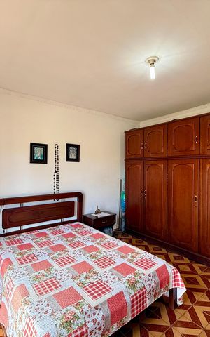 Casa à venda com 200m², 6 quartos e 3 vagas Casa à venda com 200m², 6 quartos e 3 vagasSuíte