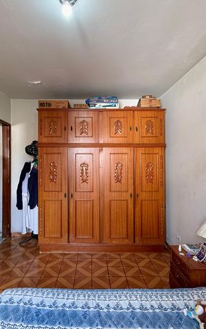 Casa à venda com 200m², 6 quartos e 3 vagas Casa à venda com 200m², 6 quartos e 3 vagasSobrado Fundos
