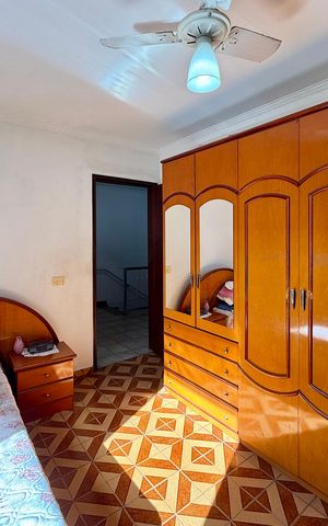 Casa à venda com 200m², 6 quartos e 3 vagas Casa à venda com 200m², 6 quartos e 3 vagasQuarto 3