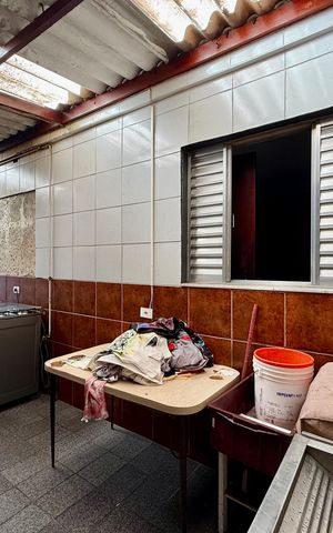 Casa à venda com 200m², 6 quartos e 3 vagas Casa à venda com 200m², 6 quartos e 3 vagasÁrea de Serviço