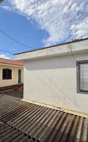 Casa à venda com 200m², 6 quartos e 3 vagas Casa à venda com 200m², 6 quartos e 3 vagasSobrado Fundos