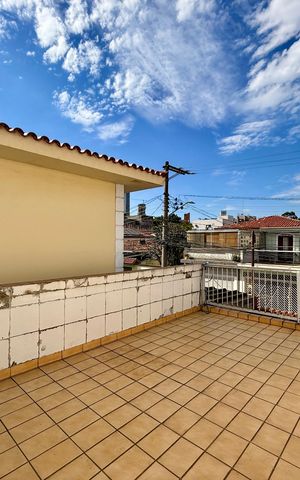 Casa à venda com 200m², 6 quartos e 3 vagas Casa à venda com 200m², 6 quartos e 3 vagasVaranda Suíte