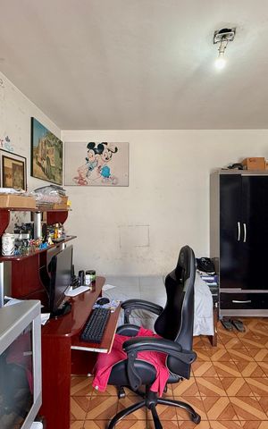 Casa à venda com 200m², 6 quartos e 3 vagas Casa à venda com 200m², 6 quartos e 3 vagasSobrado Fundos