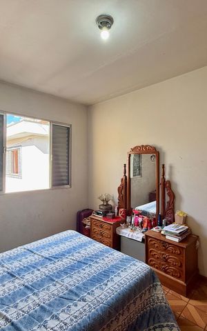 Casa à venda com 200m², 6 quartos e 3 vagas Casa à venda com 200m², 6 quartos e 3 vagasSobrado Fundos