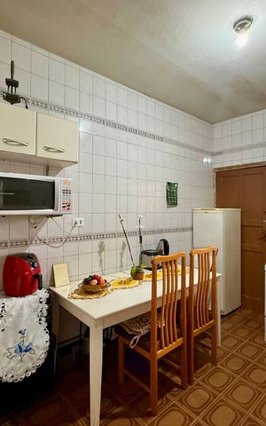 Casa à venda com 200m², 6 quartos e 3 vagas Casa à venda com 200m², 6 quartos e 3 vagasSobrado Fundos