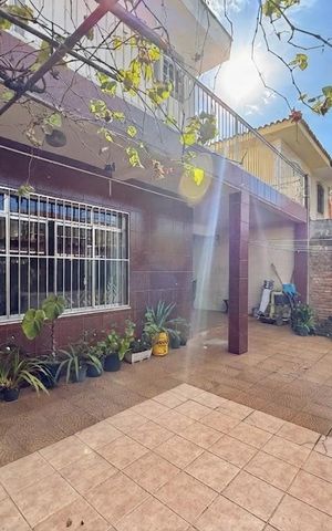 Casa à venda com 200m², 6 quartos e 3 vagas Casa à venda com 200m², 6 quartos e 3 vagasGaragem