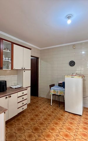 Casa à venda com 200m², 6 quartos e 3 vagas Casa à venda com 200m², 6 quartos e 3 vagasCozinha