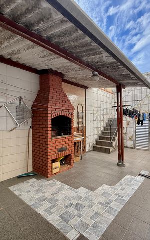 Casa à venda com 200m², 6 quartos e 3 vagas Casa à venda com 200m², 6 quartos e 3 vagasQuintal