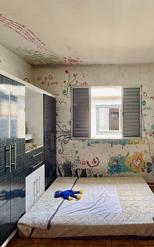 Casa à venda com 200m², 6 quartos e 3 vagas Casa à venda com 200m², 6 quartos e 3 vagasSobrado Fundos