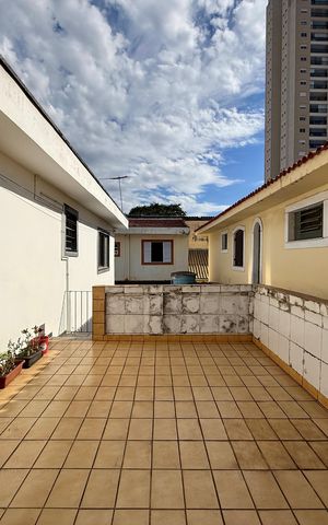 Casa à venda com 200m², 6 quartos e 3 vagas Casa à venda com 200m², 6 quartos e 3 vagasVaranda Suíte