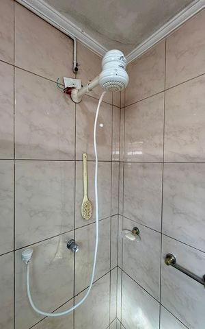 Casa à venda com 200m², 6 quartos e 3 vagas Casa à venda com 200m², 6 quartos e 3 vagasBanheiro Social