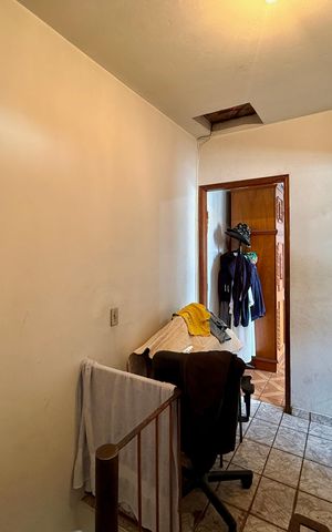 Casa à venda com 200m², 6 quartos e 3 vagas Casa à venda com 200m², 6 quartos e 3 vagasSobrado Fundos