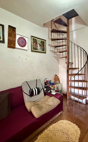 Casa à venda com 200m², 6 quartos e 3 vagas Casa à venda com 200m², 6 quartos e 3 vagasSobrado Fundos
