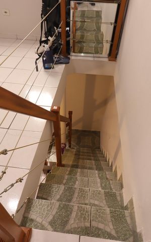 Casa à venda com 138m², 3 quartos e 3 vagasEscada