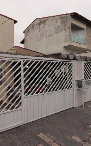 Casa à venda com 138m², 3 quartos e 3 vagasFachada
