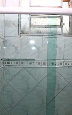 Casa para alugar com 448m², 4 quartos e 5 vagasBanheiro 1