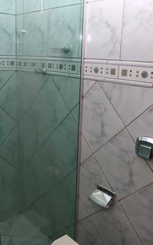 Casa para alugar com 448m², 4 quartos e 5 vagasBanheiro 1