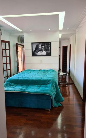 Casa de condomínio à venda com 784m², 5 quartos e 3 vagas Casa de condomínio à venda com 784m², 5 quartos e 3 vagasQuarto